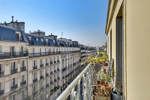 Sale Apartment Paris 9 5 Rooms 134 m²