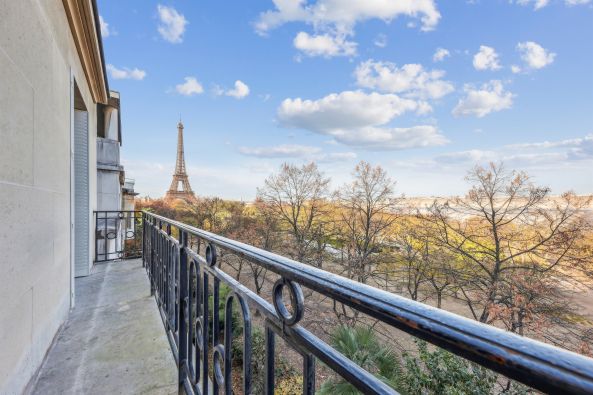 Vente Appartement Paris 7 5&nbsp;Pièces 140.37&nbsp;m²