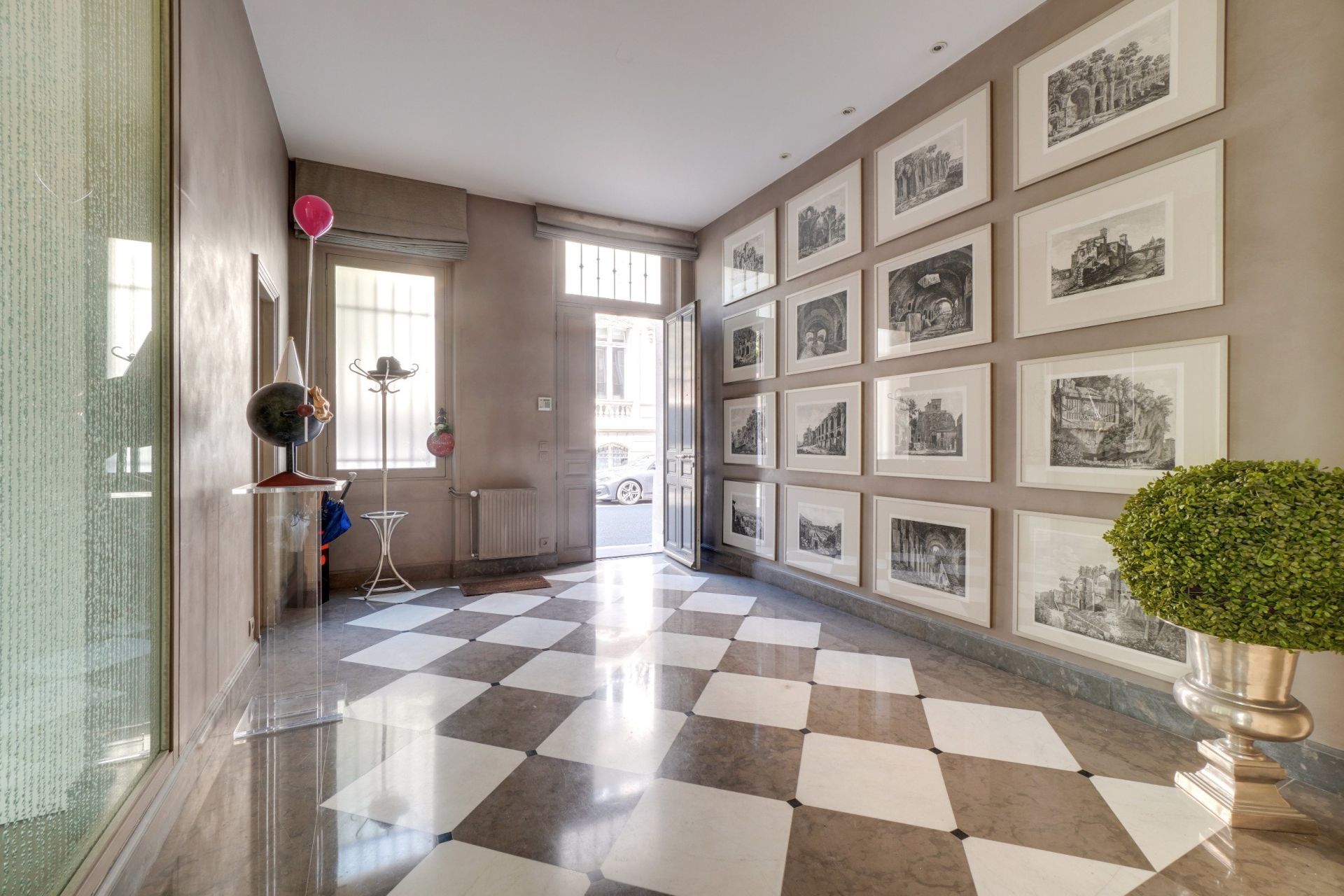 house 8 Rooms for rent on Paris (75016)