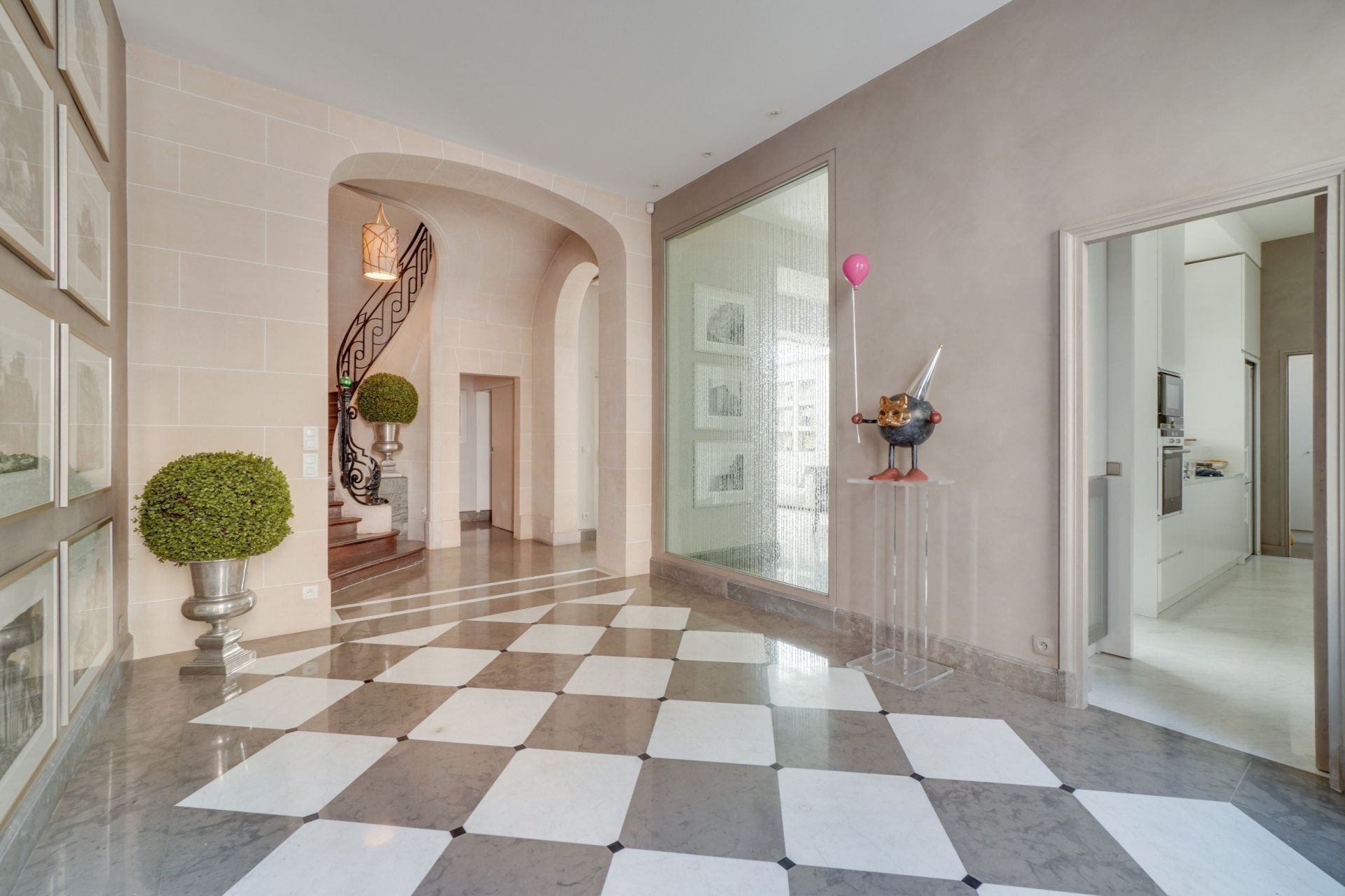 house 8 Rooms for rent on Paris (75016)