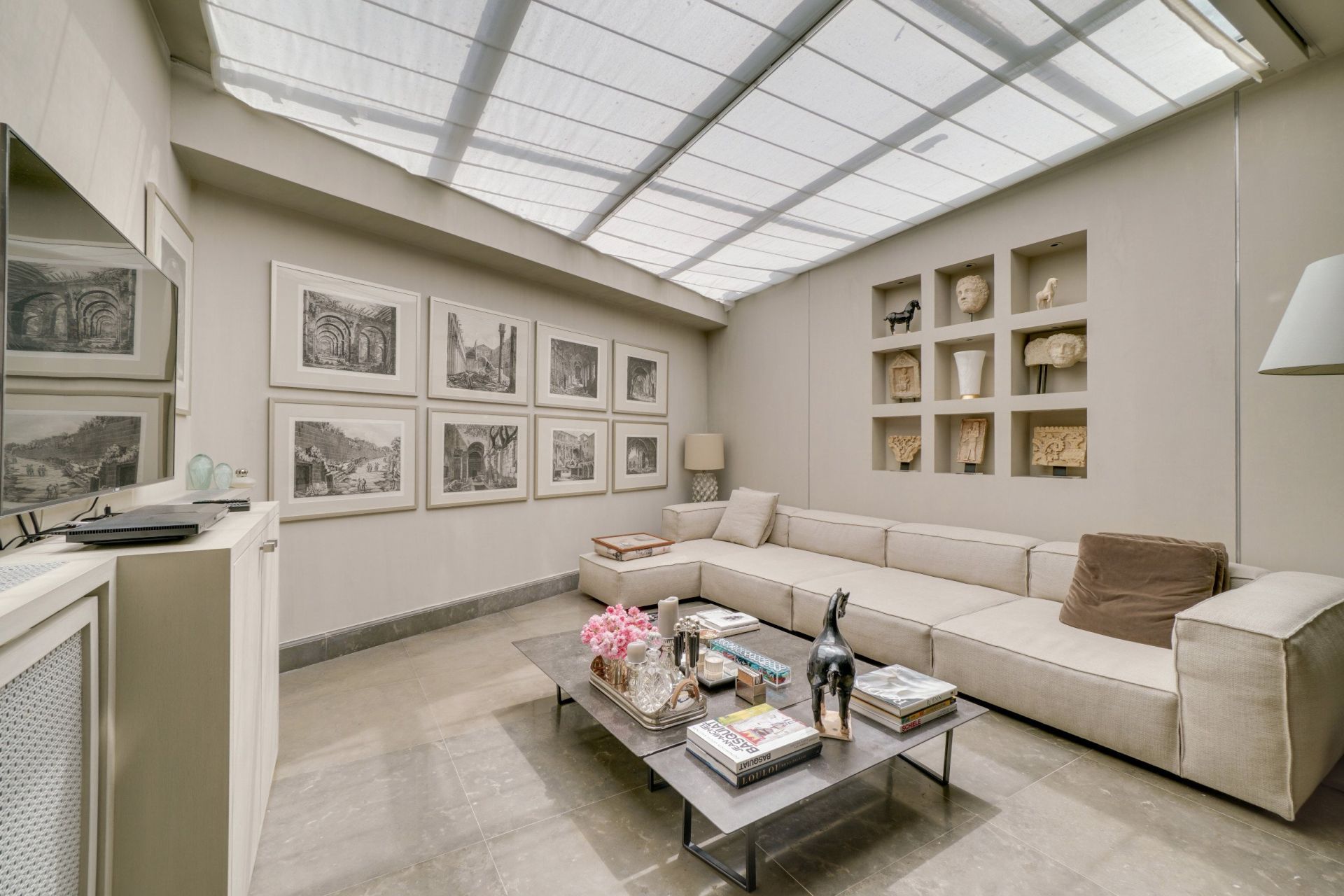 house 8 Rooms for rent on Paris (75016)