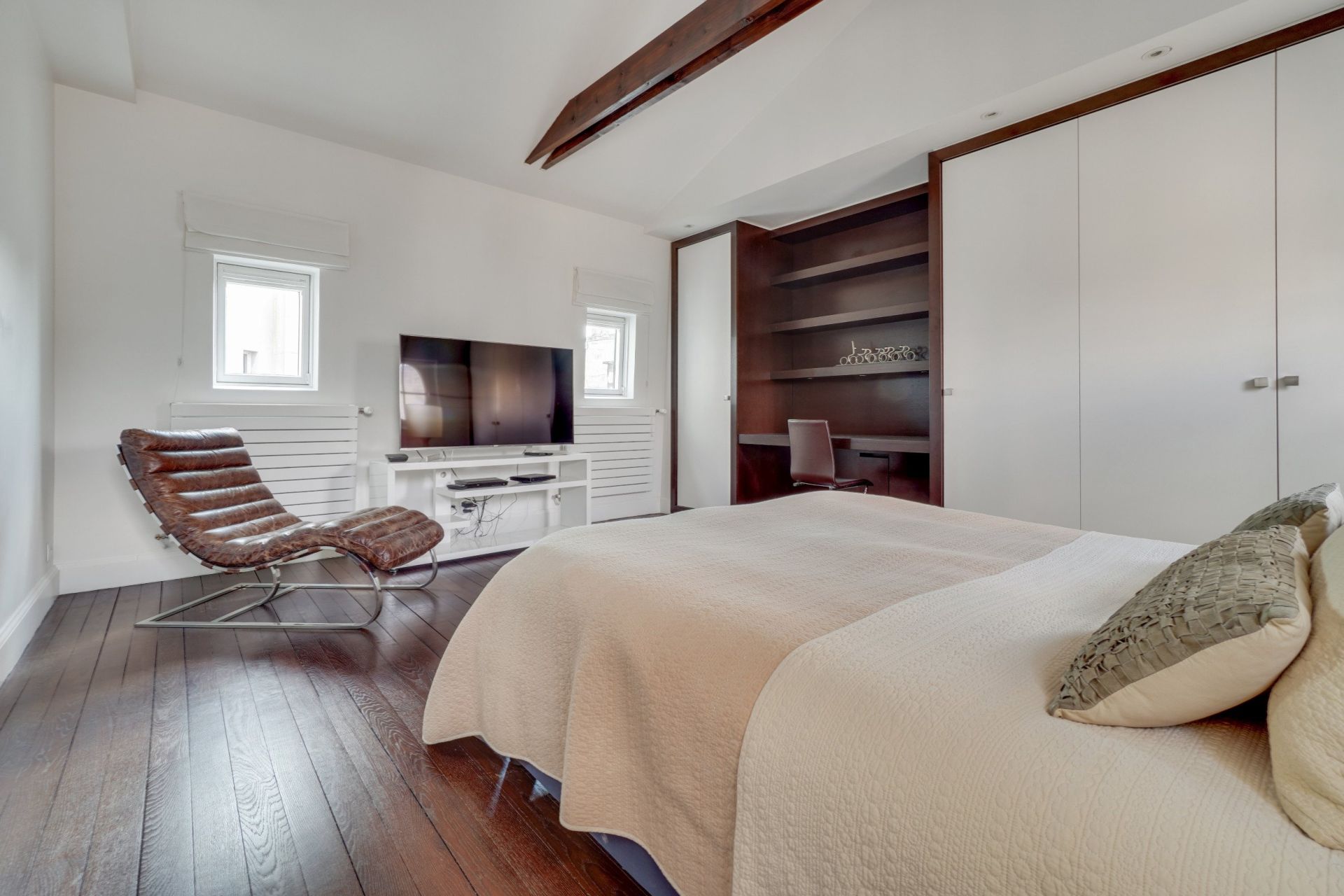 house 8 Rooms for rent on Paris (75016)