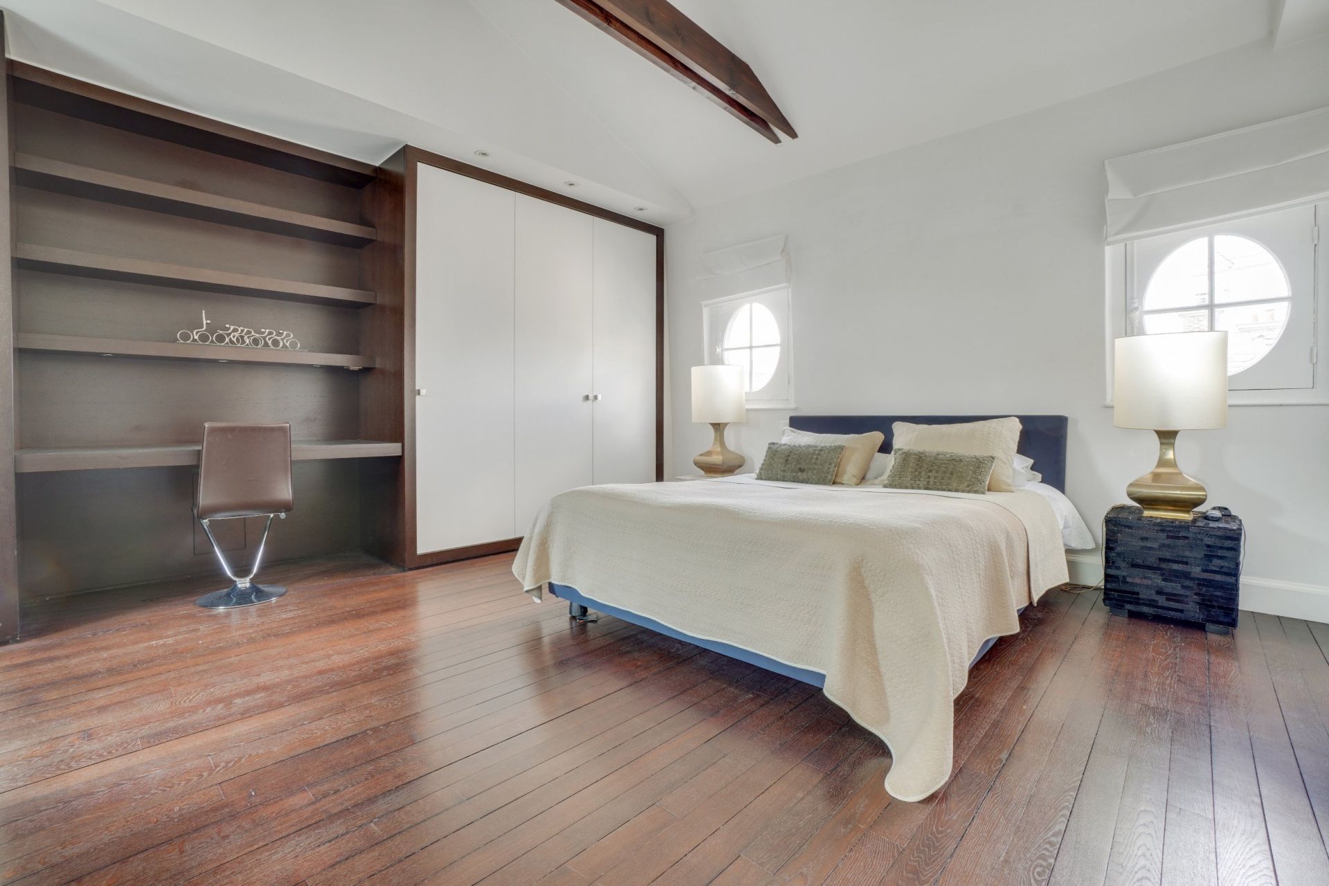 house 8 Rooms for rent on Paris (75016)