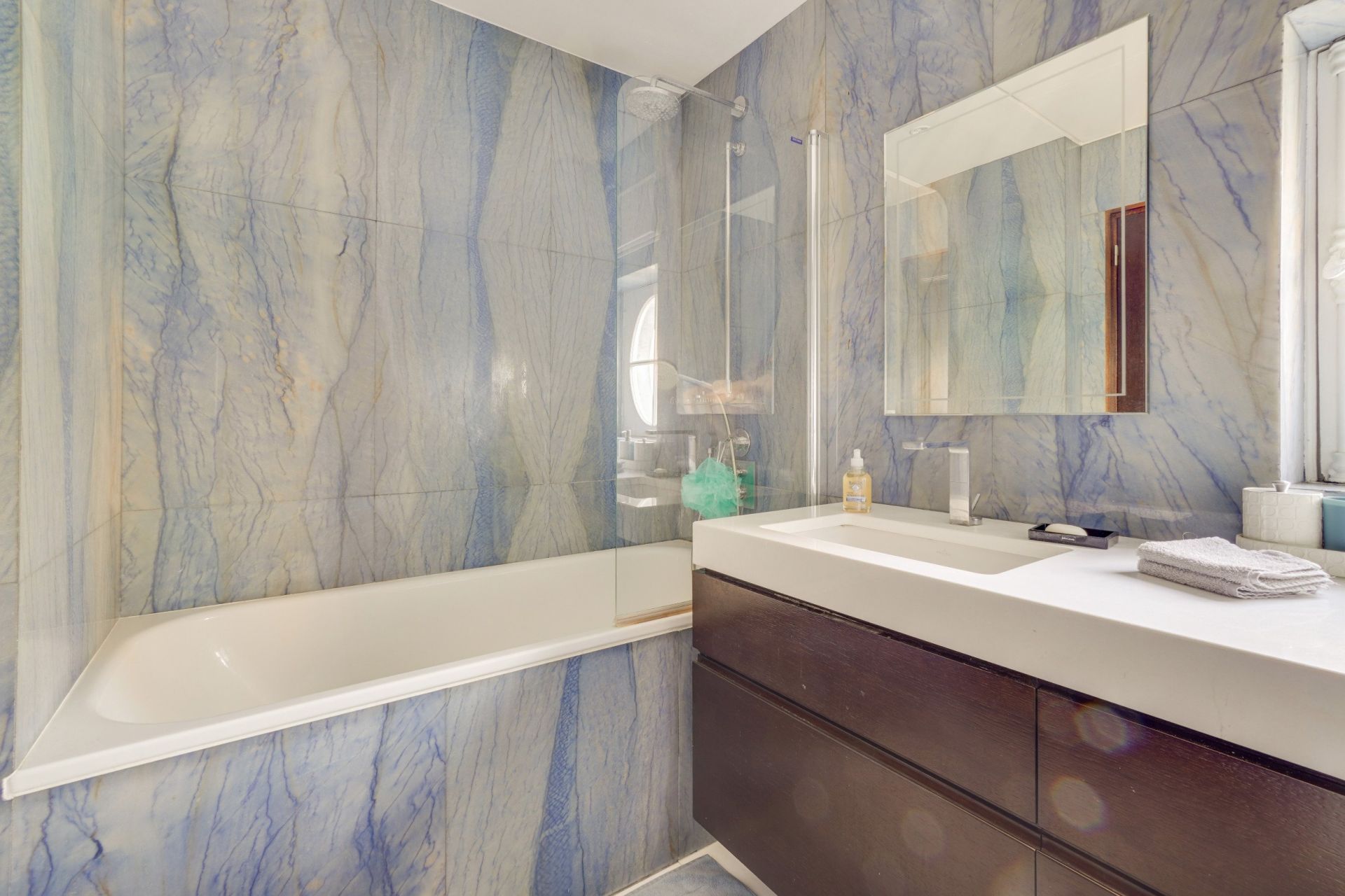 house 8 Rooms for rent on Paris (75016)
