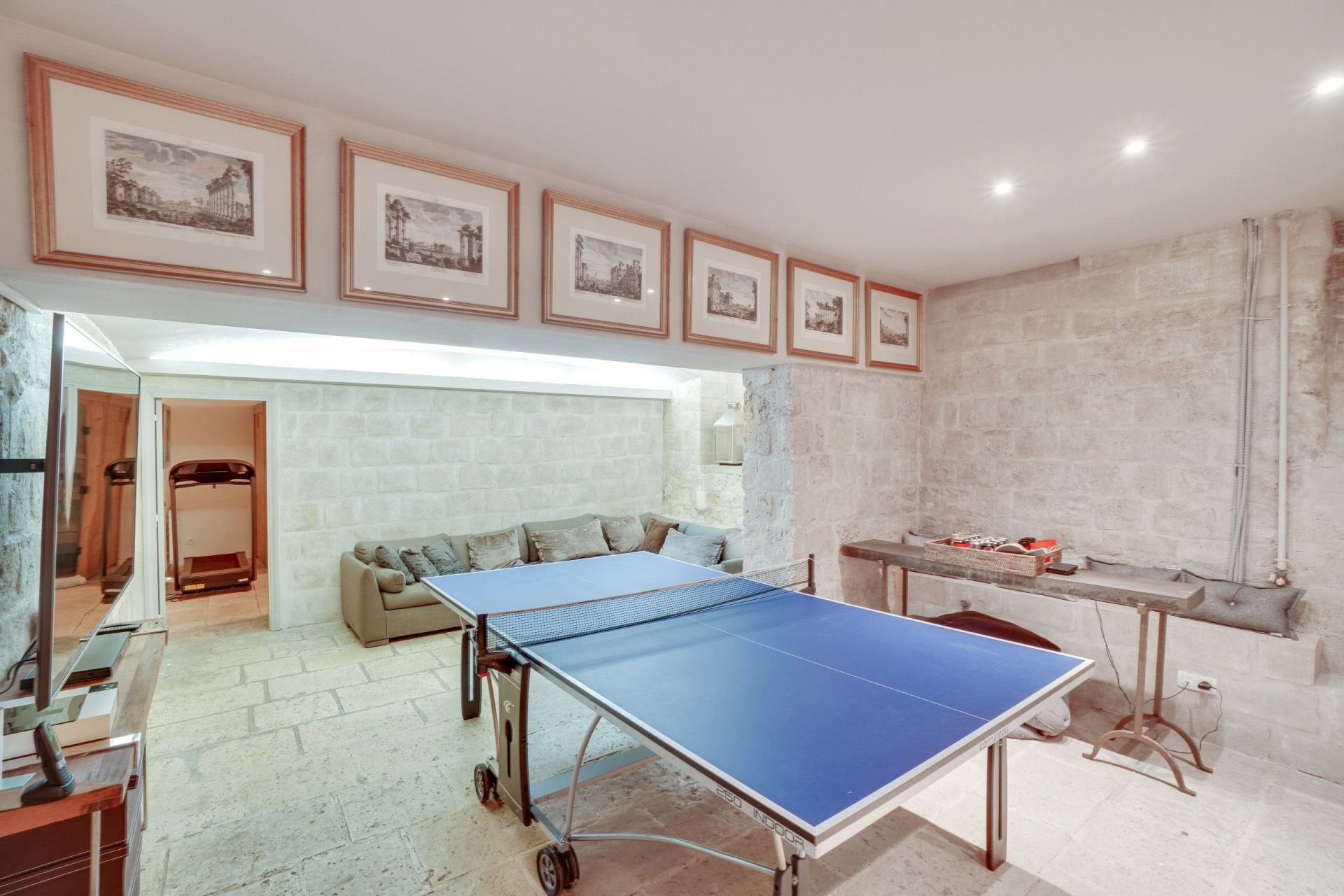 house 8 Rooms for rent on Paris (75016)