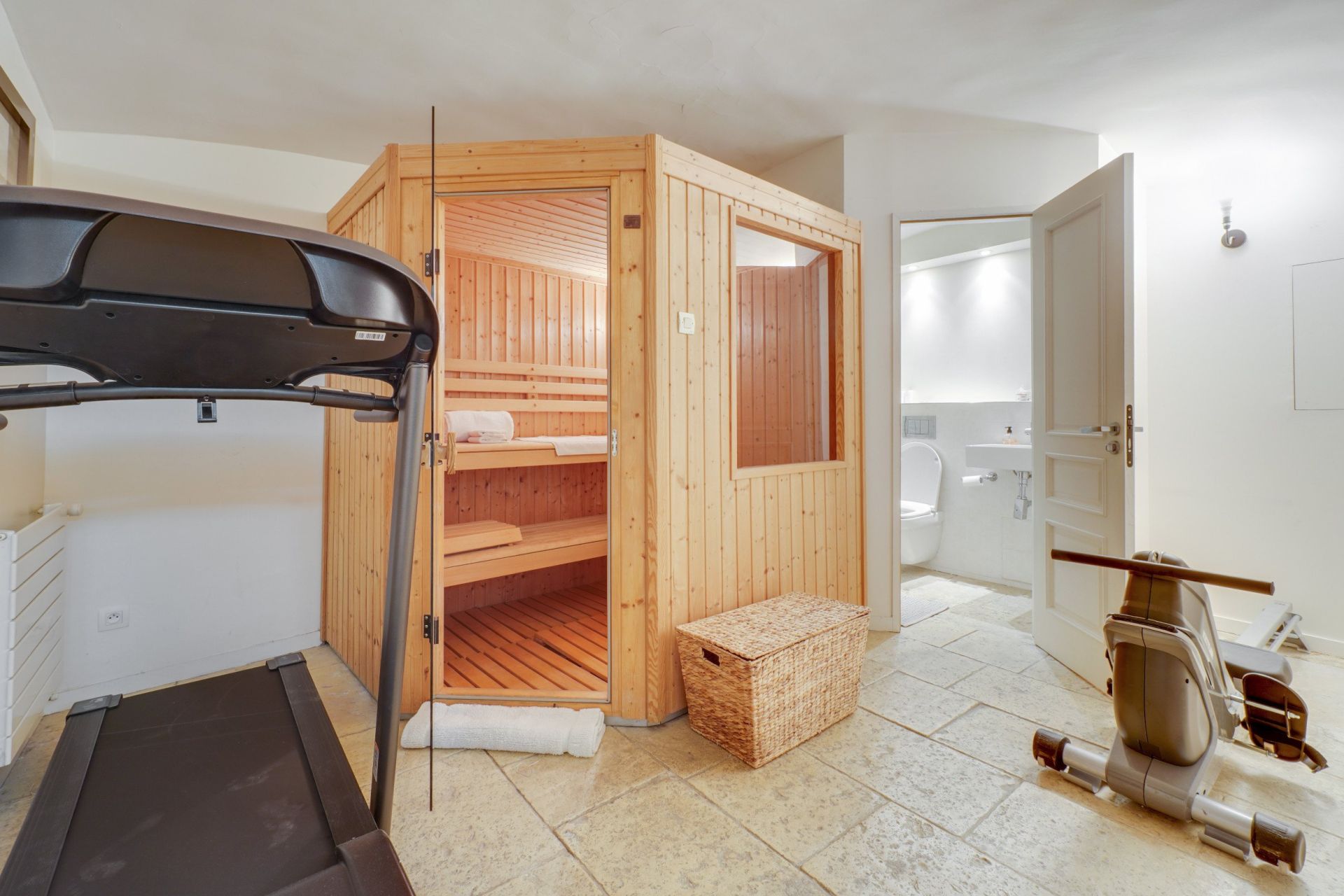 house 8 Rooms for rent on Paris (75016)