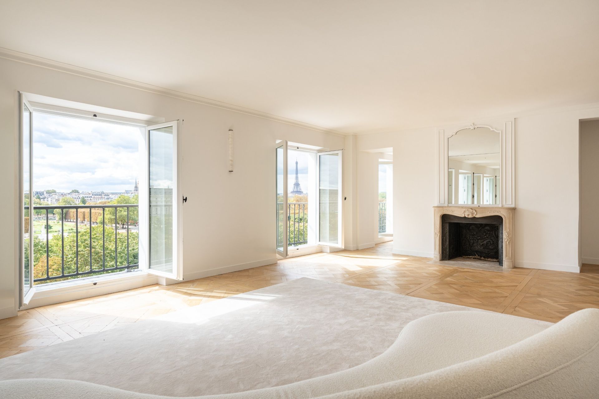 apartment 5 Rooms for sale on PARIS (75001)