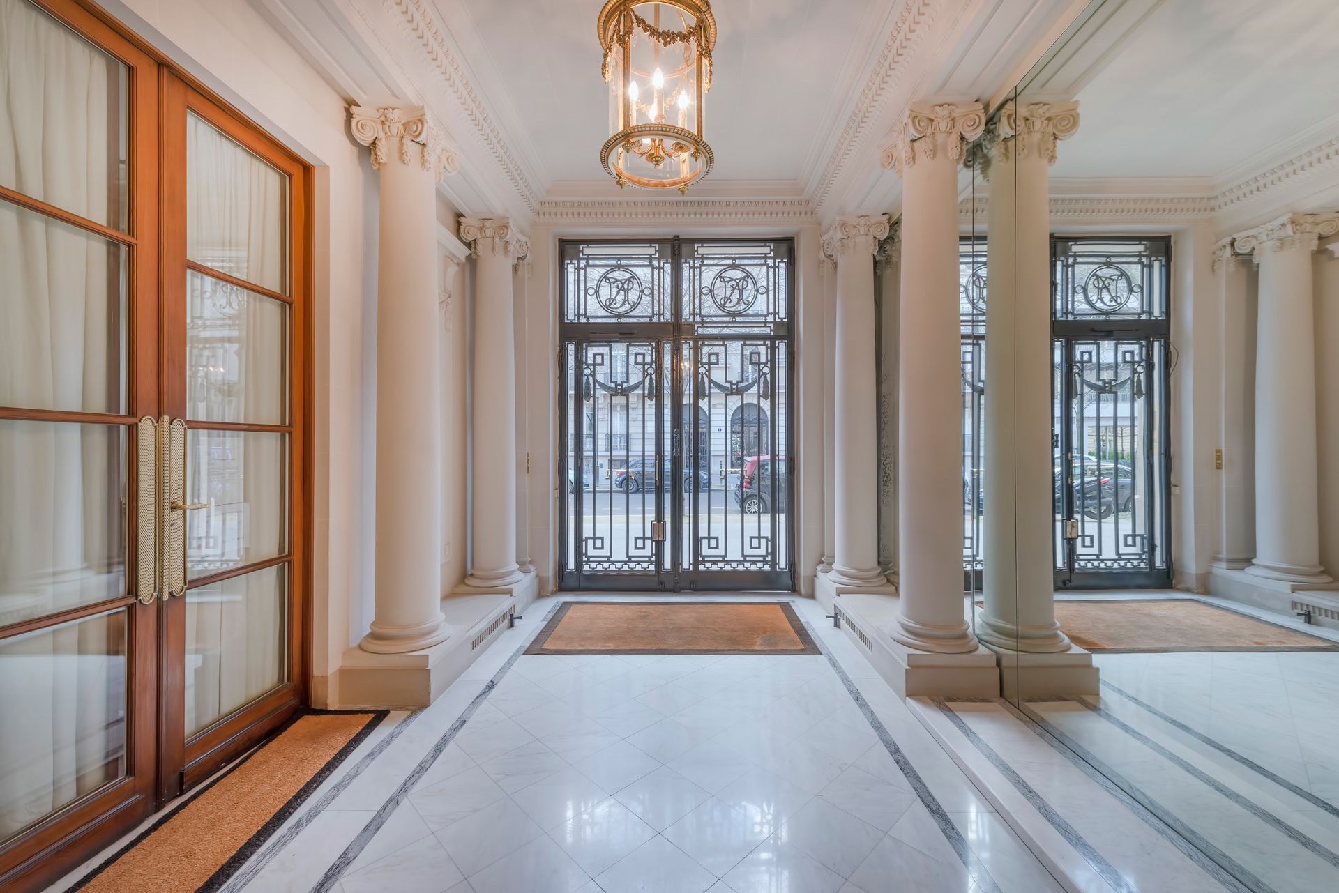 apartment 7 Rooms for sale on PARIS (75007)