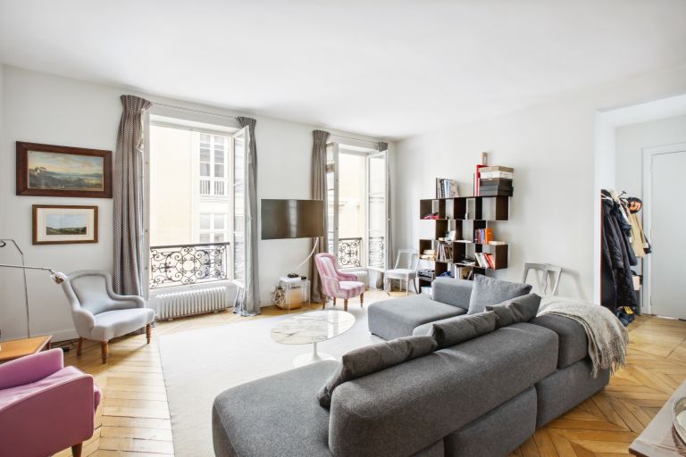 apartment 5 Rooms for sale on PARIS (75007)