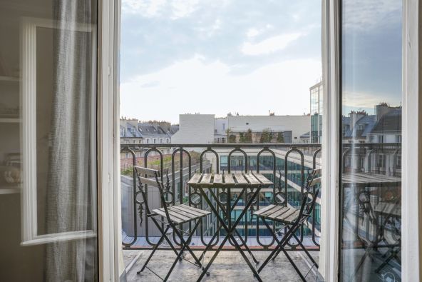 Sale Apartment Paris 9 3 Rooms 64 m²
