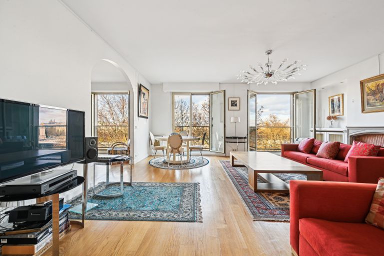 apartment 5 Rooms for rent on PARIS (75007)