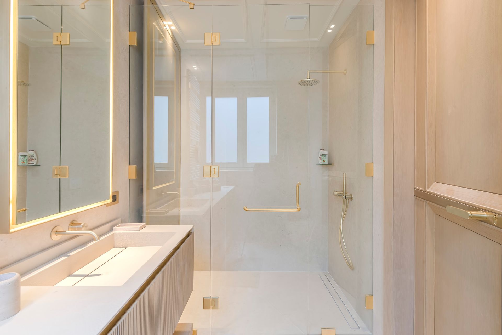 apartment 5 Rooms for sale on PARIS (75008)
