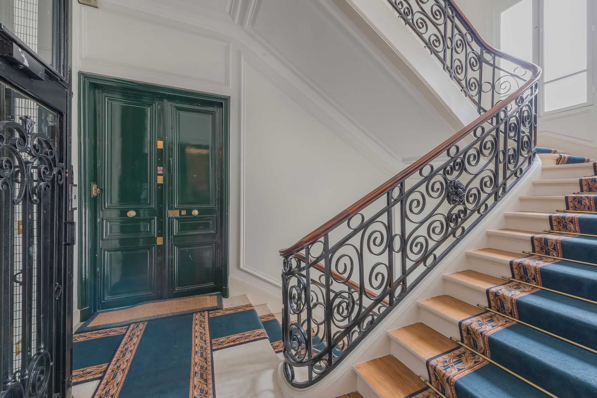 apartment 5 Rooms for sale on PARIS (75008)