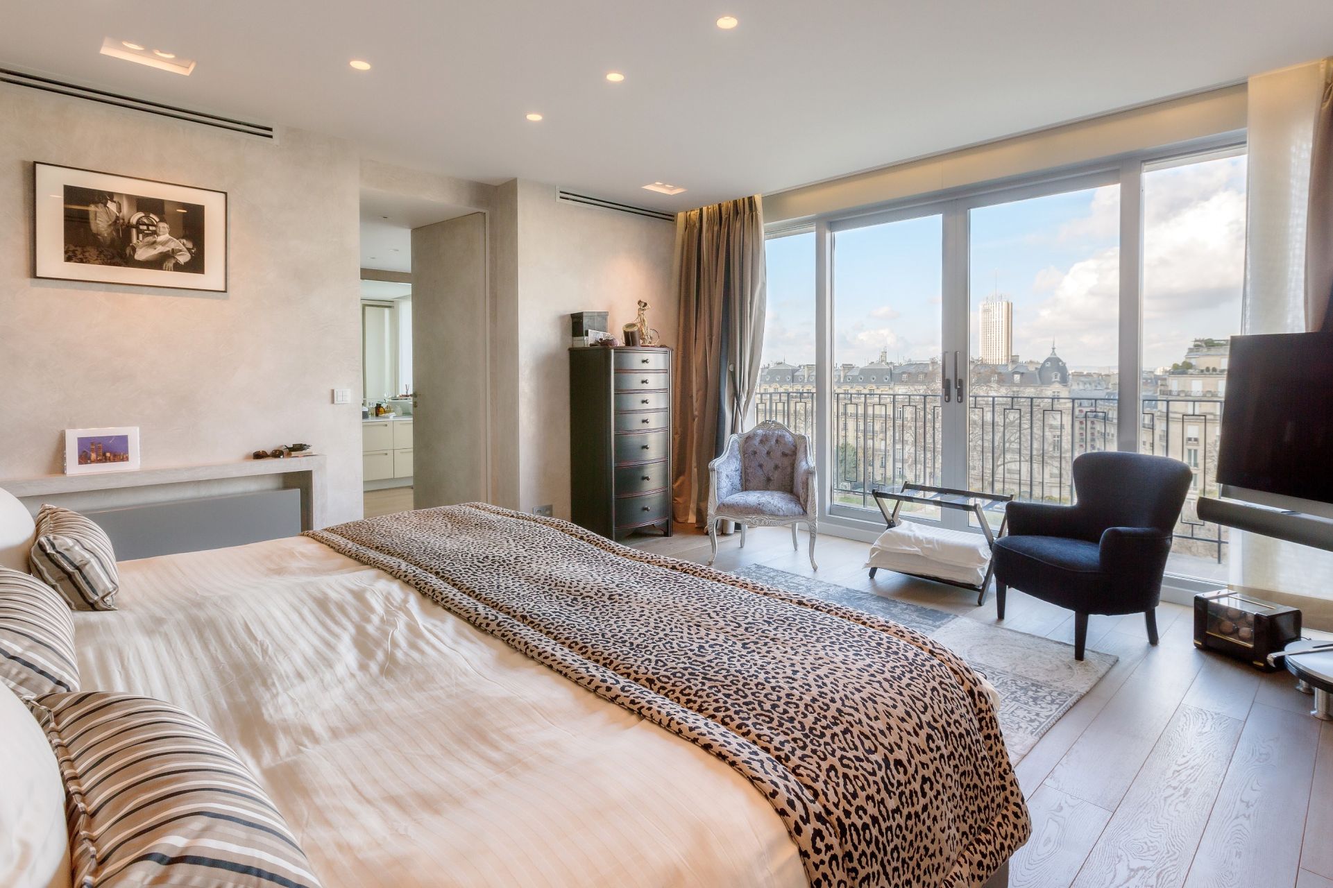 appartement 12 Pièces en vente sur PARIS (75016)