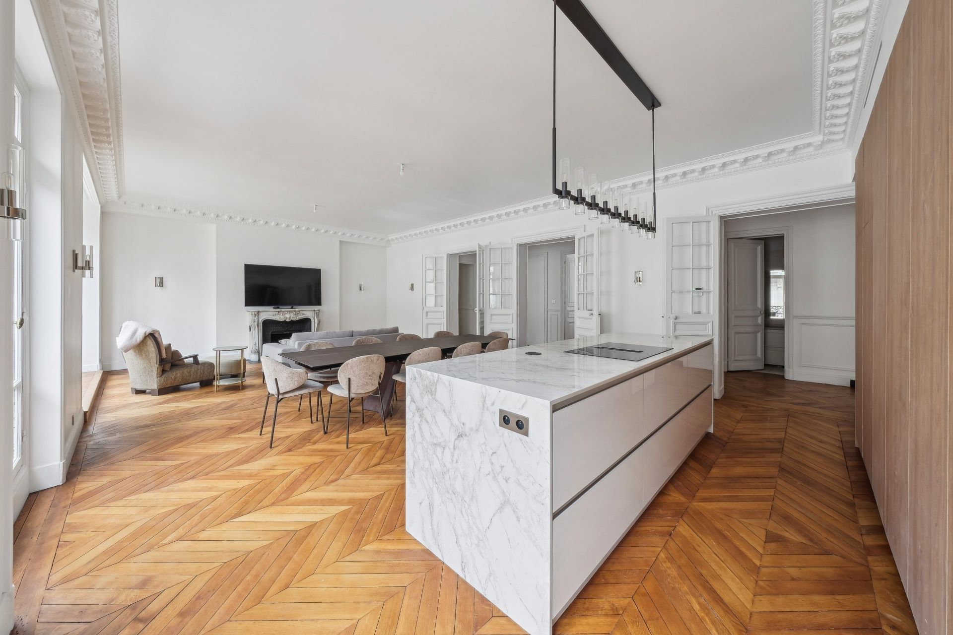 apartment 5 Rooms for sale on PARIS (75008)