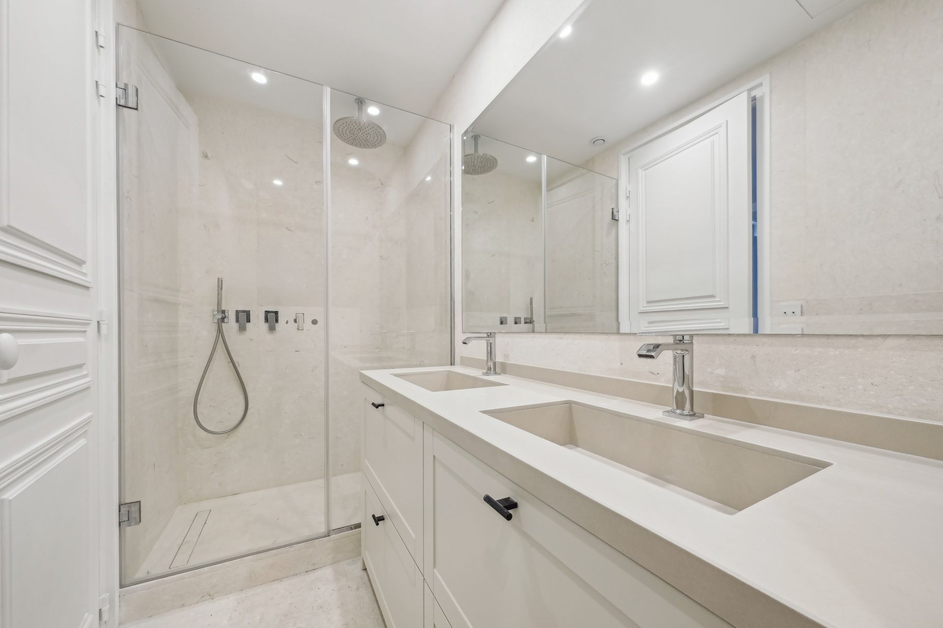 apartment 5 Rooms for sale on PARIS (75008)