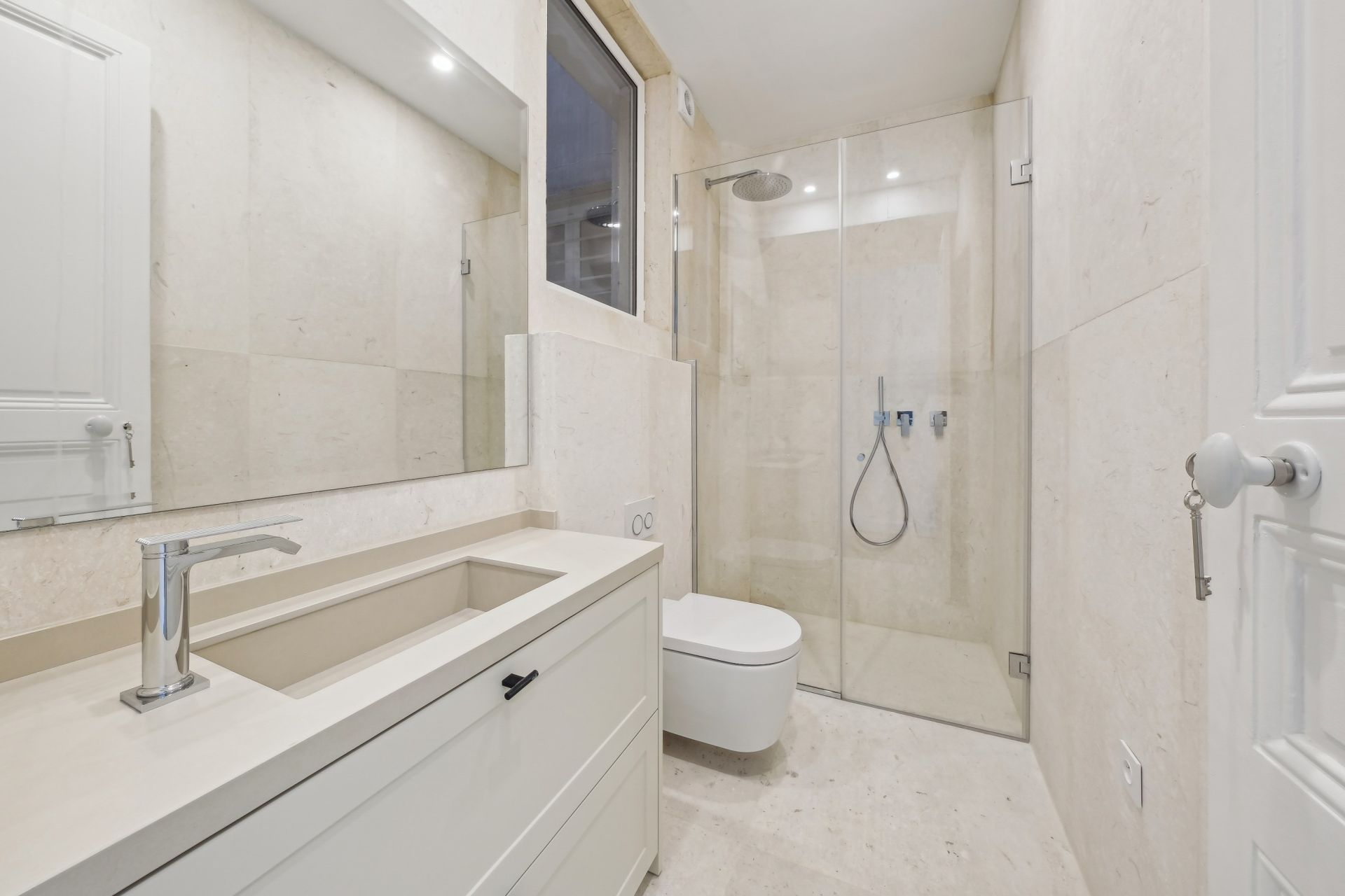 apartment 5 Rooms for sale on PARIS (75008)