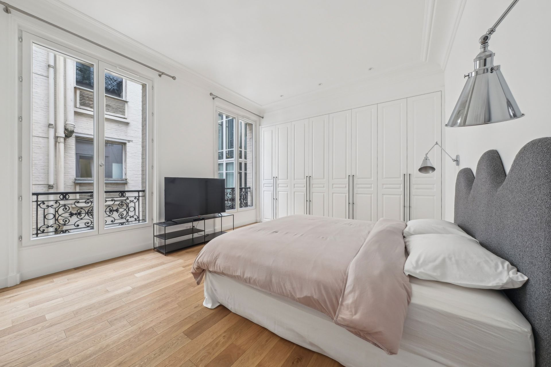 apartment 5 Rooms for sale on PARIS (75008)