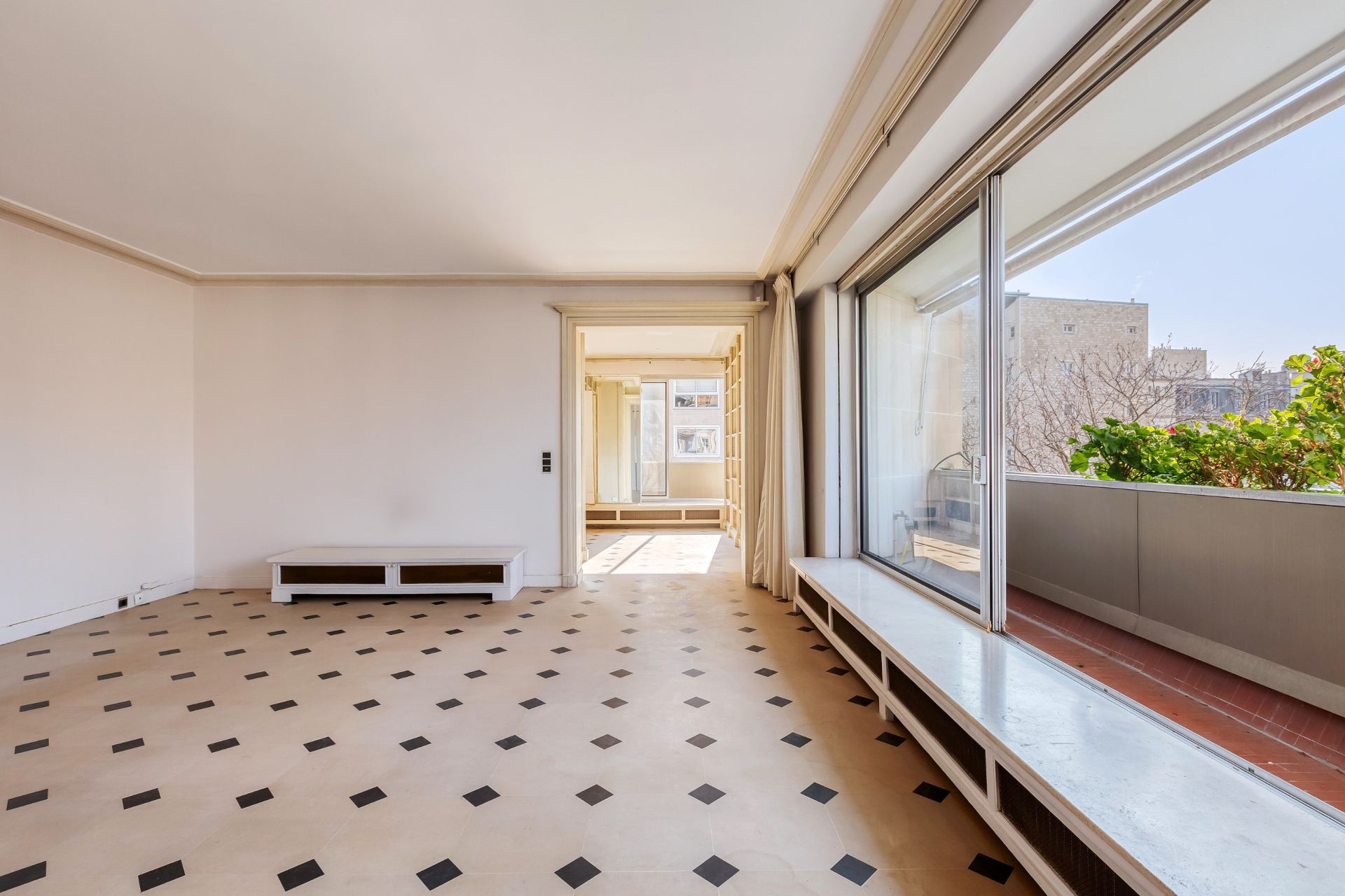 apartment 5 Rooms for sale on PARIS (75007)