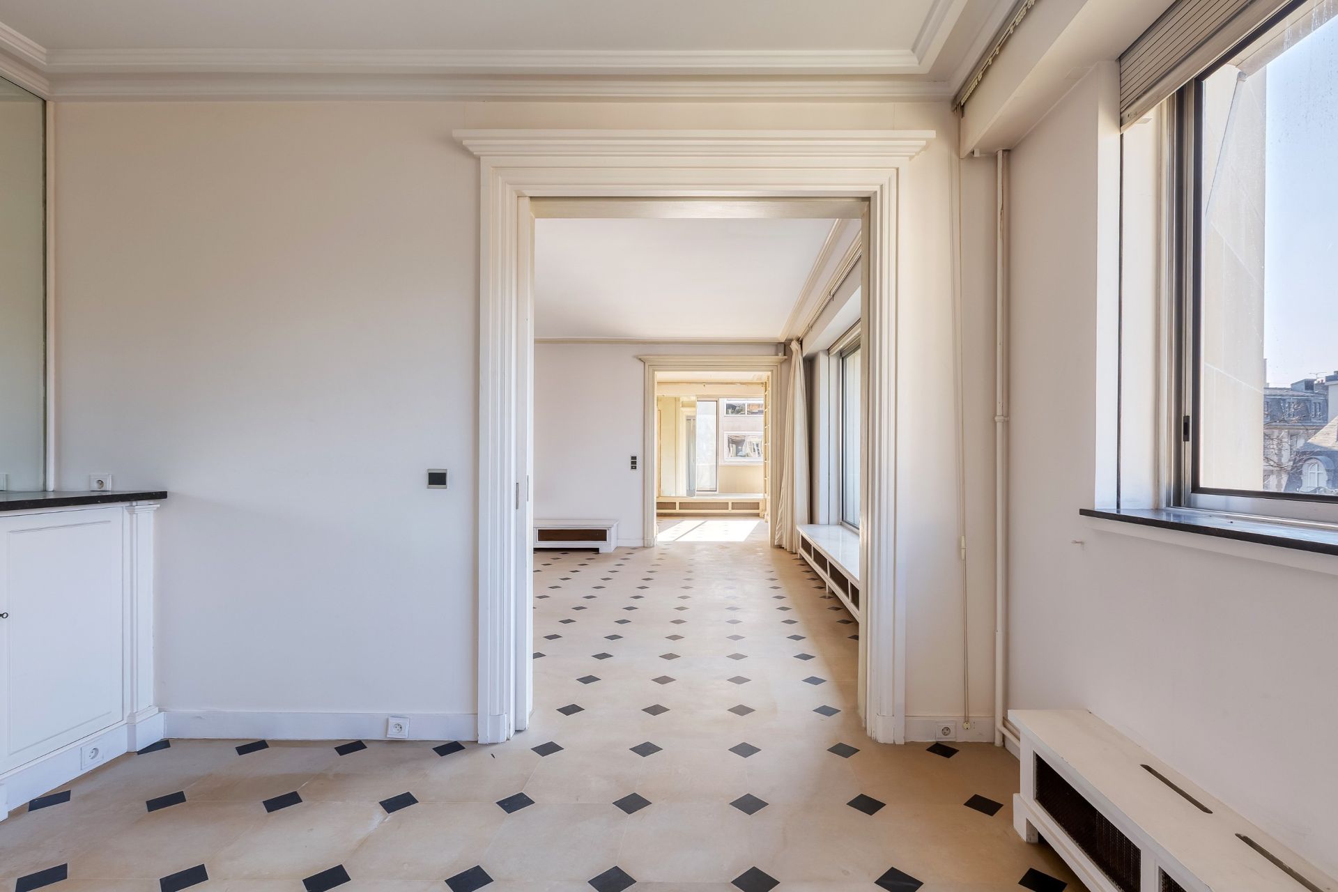 apartment 5 Rooms for sale on PARIS (75007)