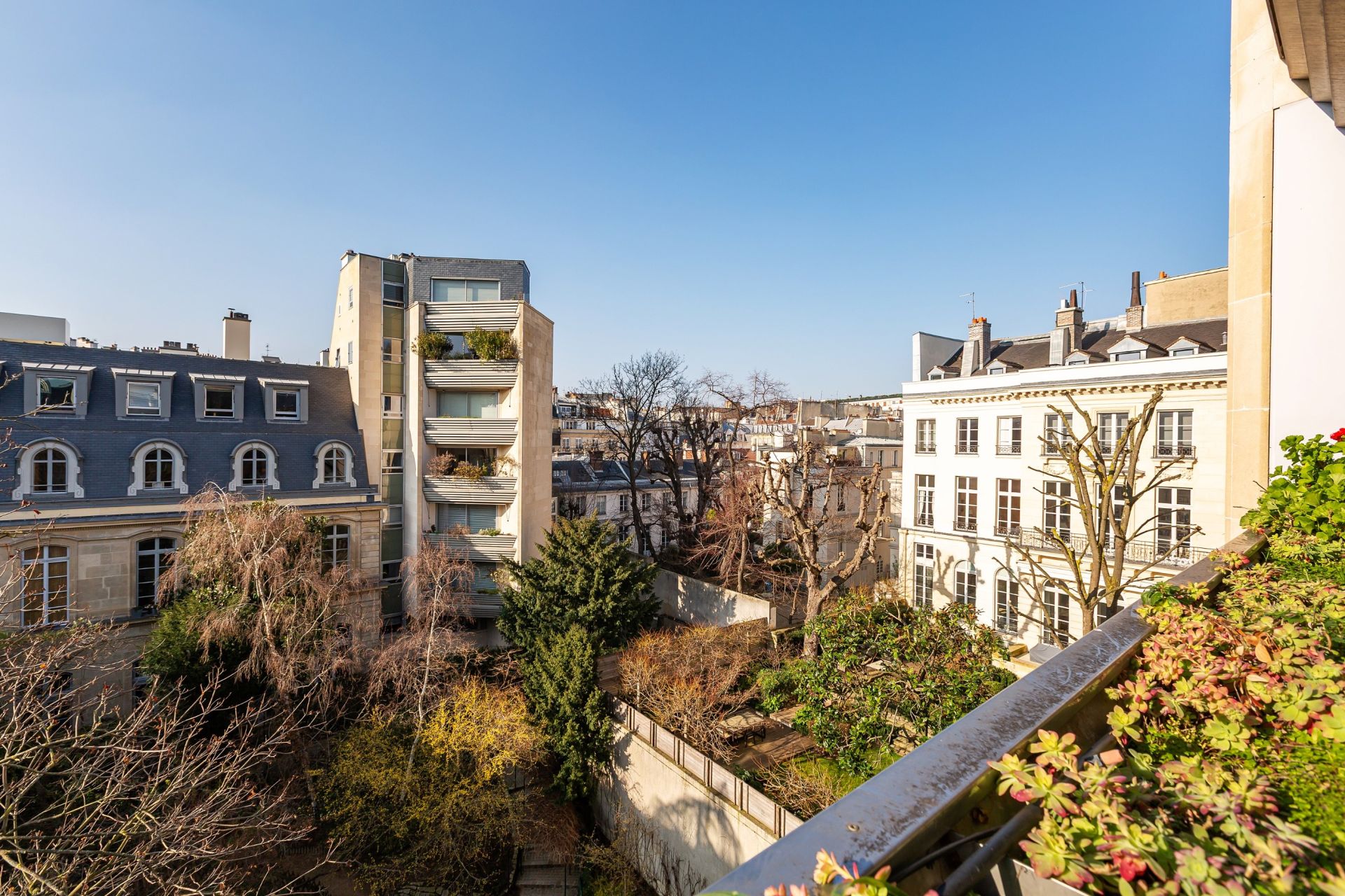apartment 5 Rooms for sale on PARIS (75007)