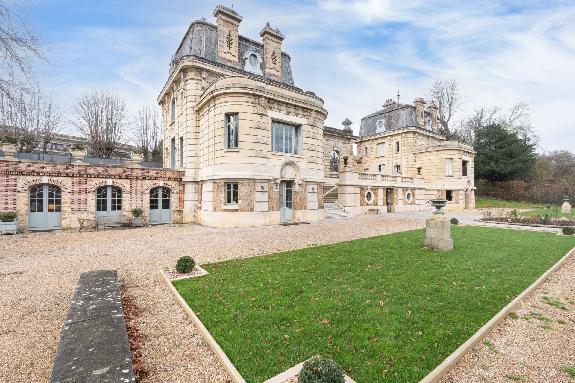 castle 10 Rooms for sale on LOUVECIENNES (78430)