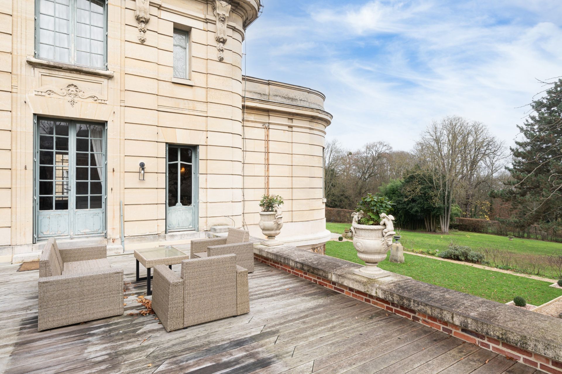 castle 10 Rooms for sale on LOUVECIENNES (78430)