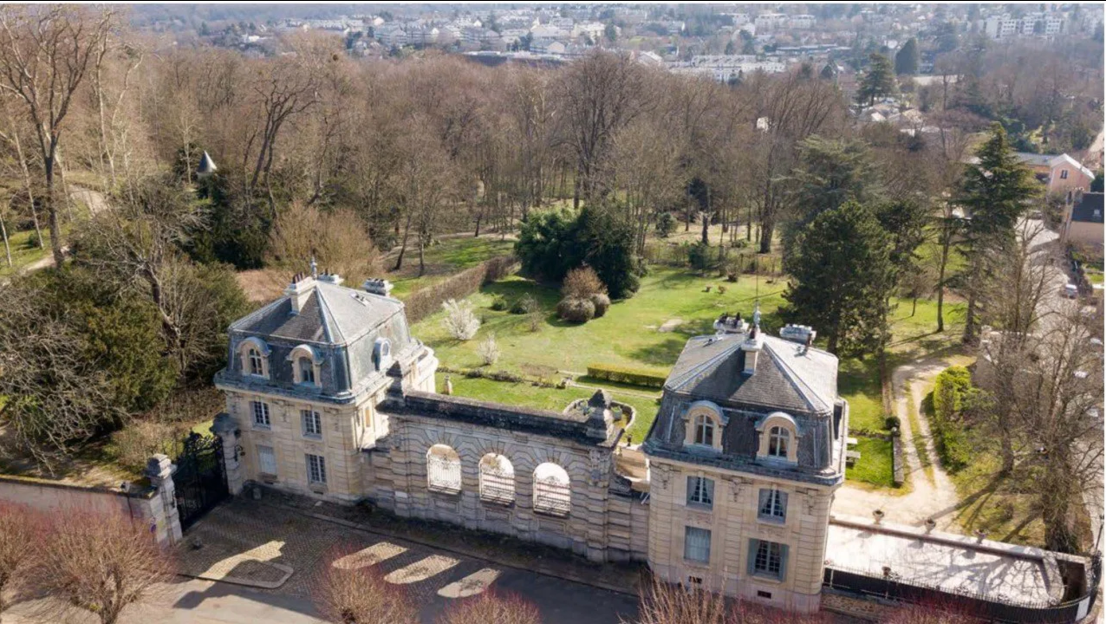 castle 10 Rooms for sale on LOUVECIENNES (78430)