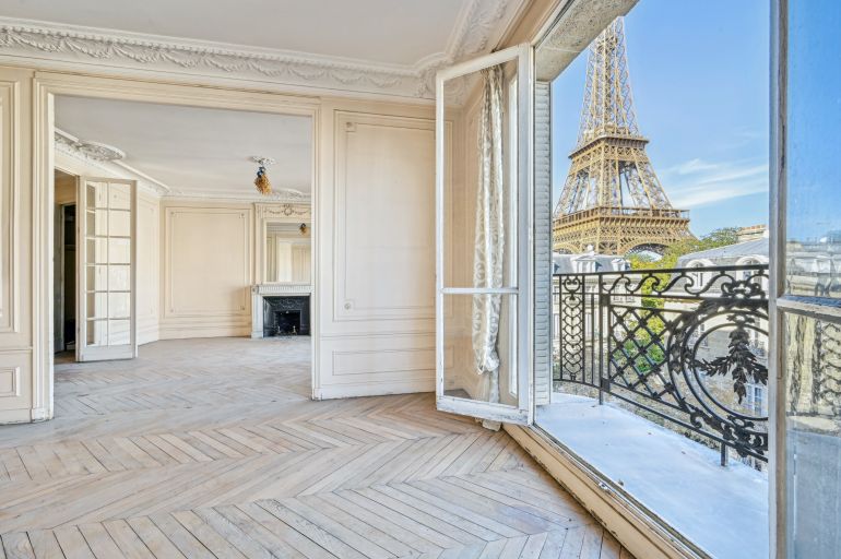 apartment 5 Rooms for sale on PARIS (75007)