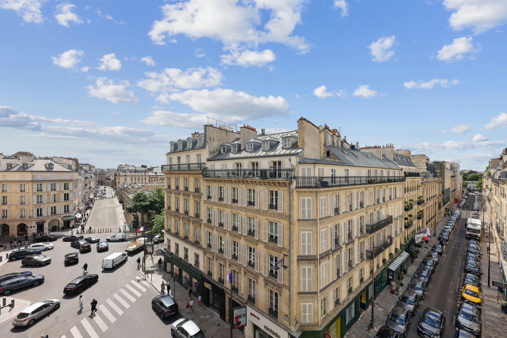 apartment 5 Rooms for sale on PARIS (75008)