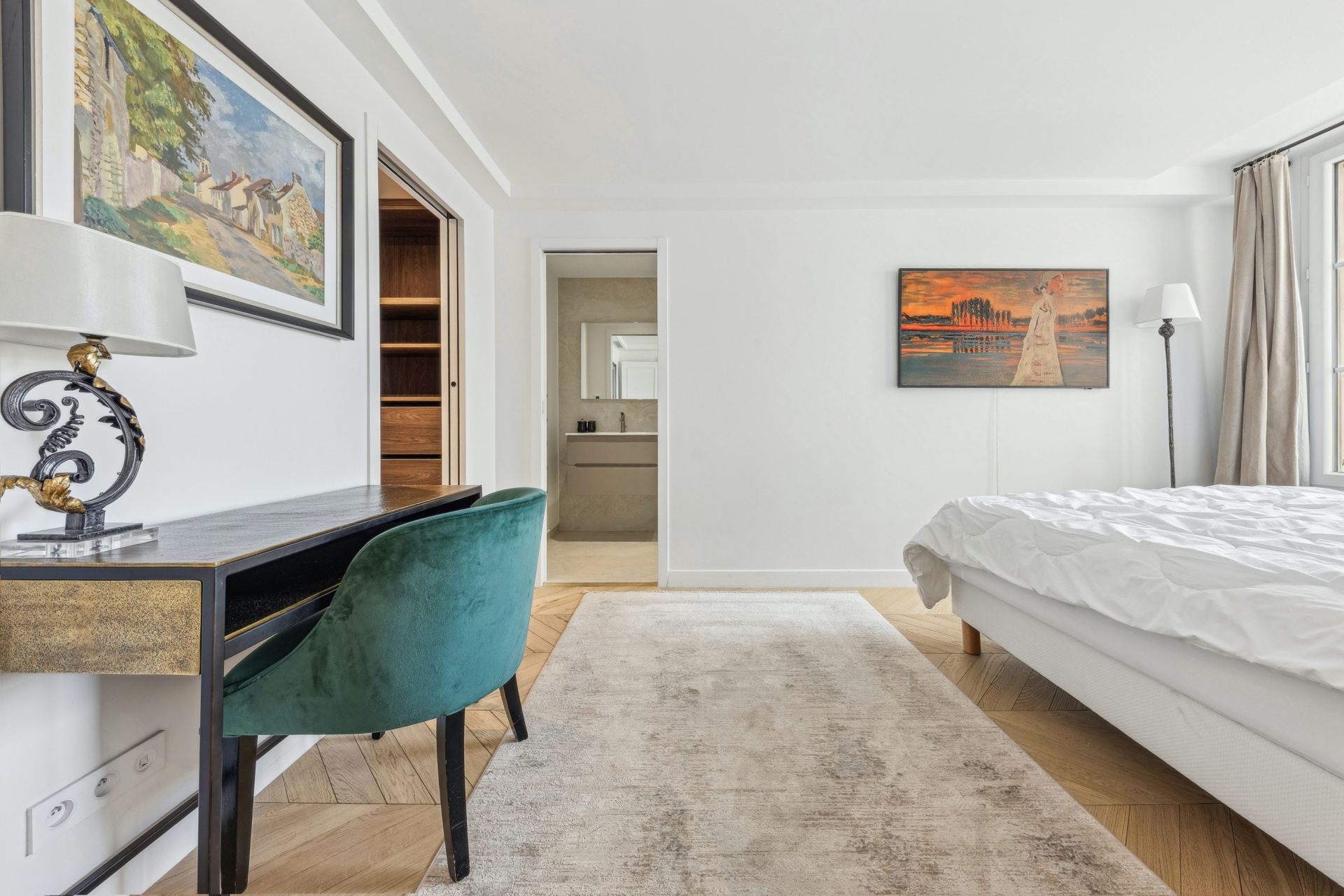 apartment 5 Rooms for sale on PARIS (75008)