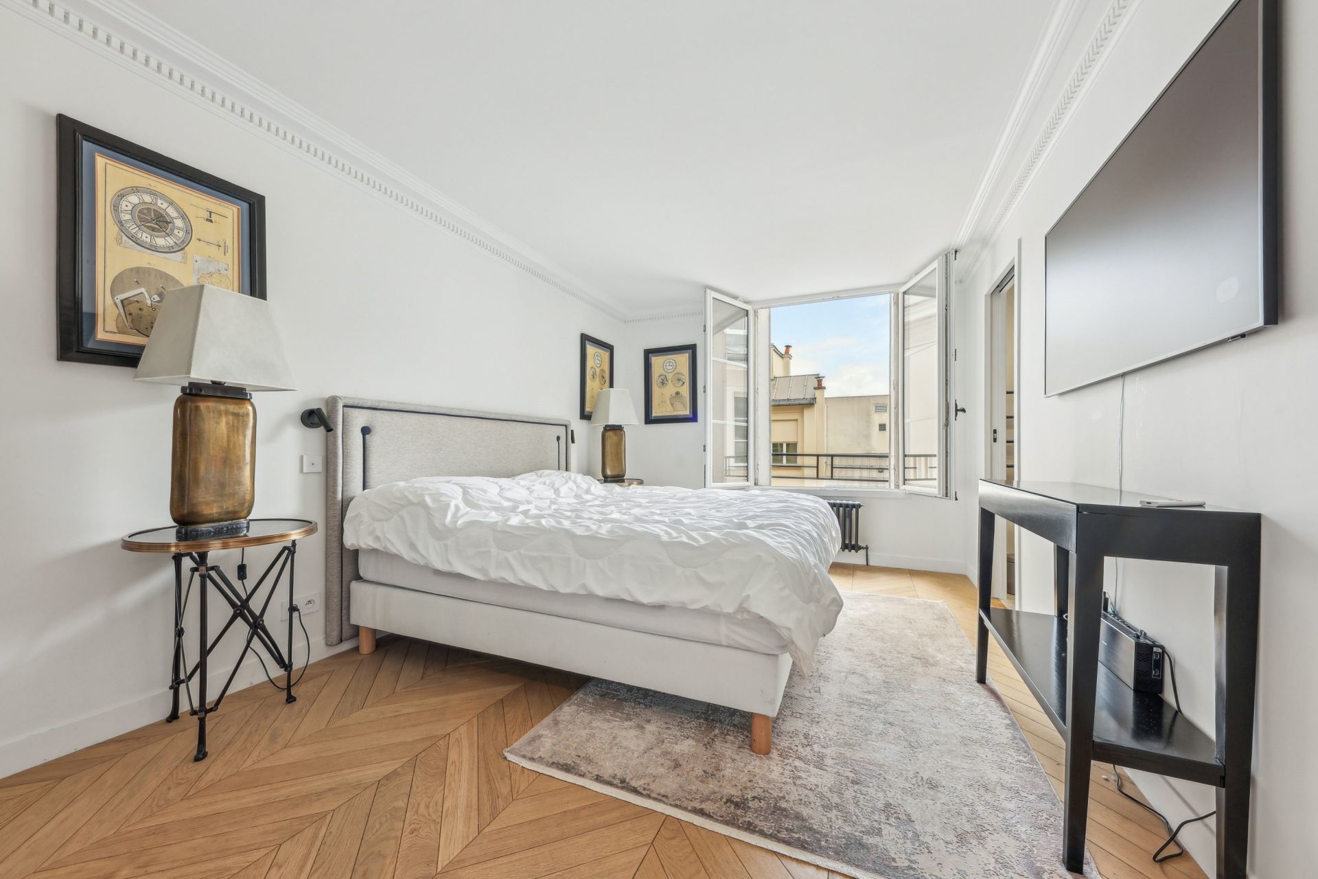 apartment 5 Rooms for sale on PARIS (75008)