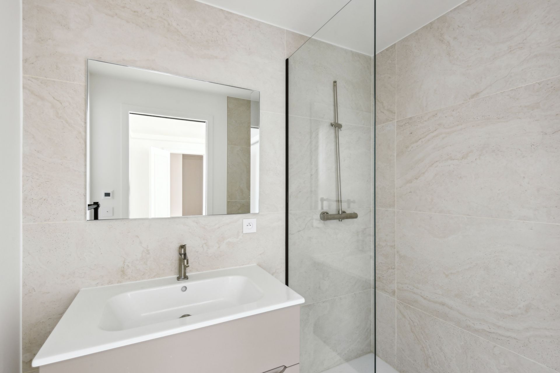 apartment 5 Rooms for sale on PARIS (75008)