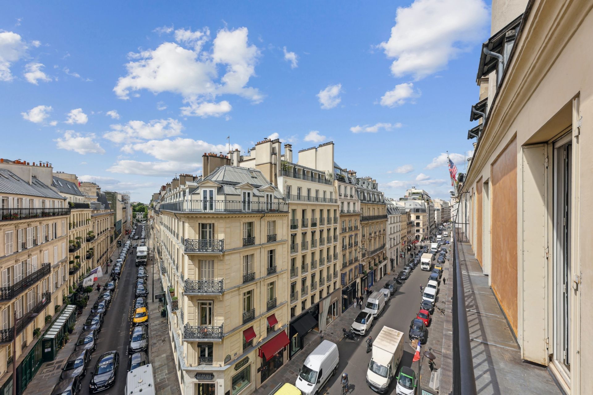 apartment 5 Rooms for sale on PARIS (75008)
