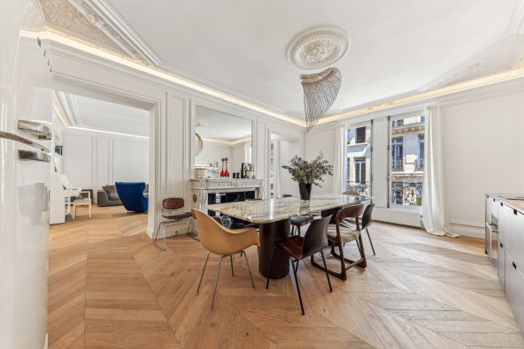 Sale Apartment Paris 9 6 Rooms 180.45 m²