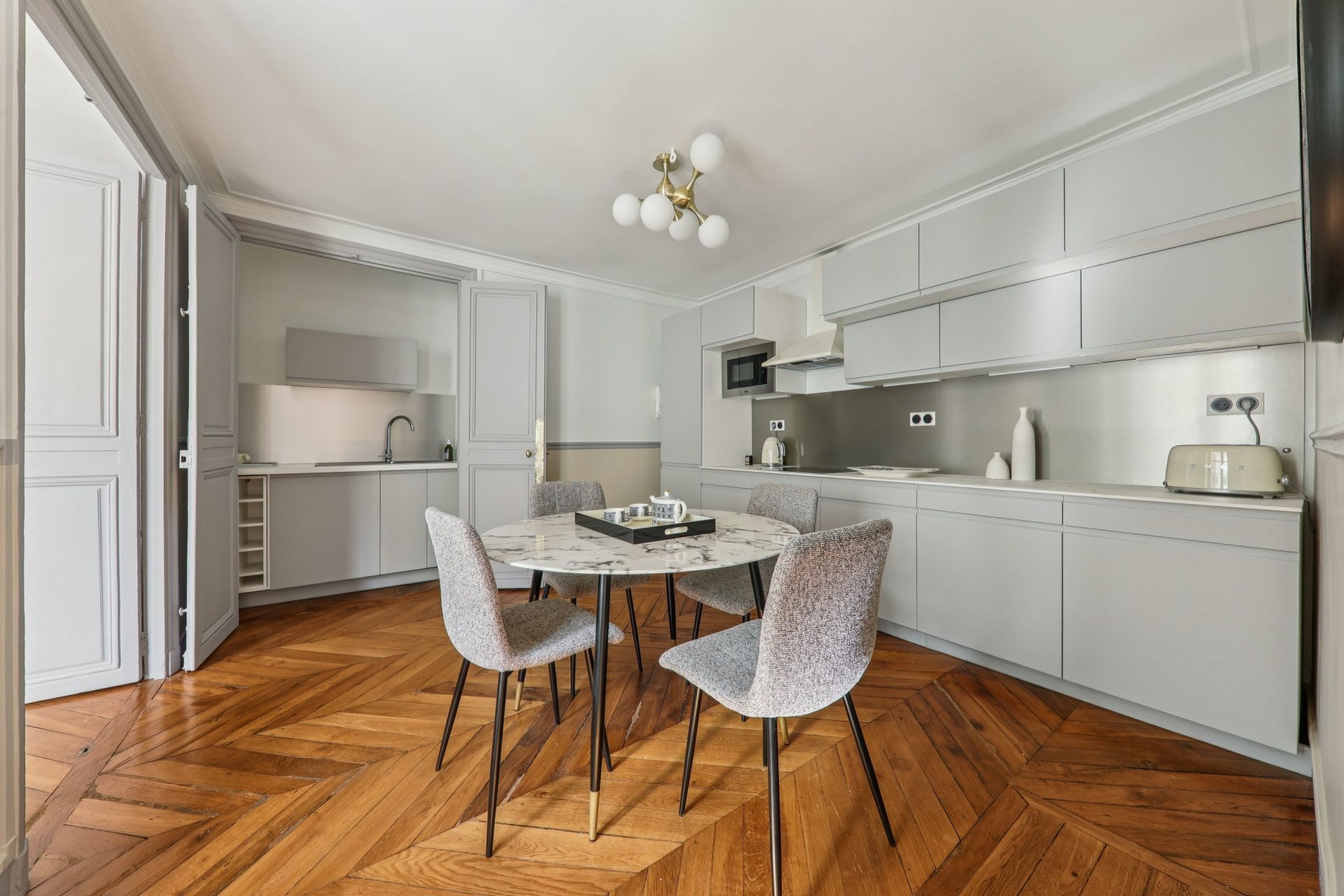 apartment 6 Rooms for sale on PARIS (75007)