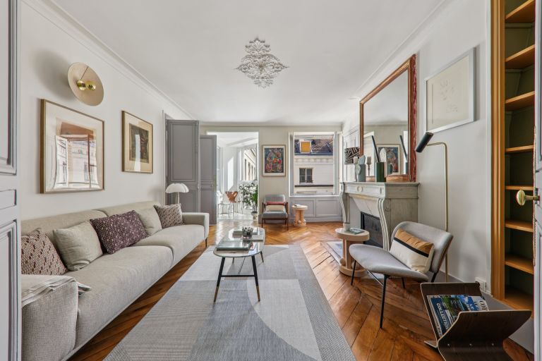 apartment 6 Rooms for sale on PARIS (75007)