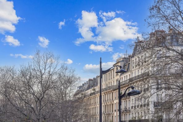 Sale Apartment Paris 9 6 Rooms 101.09 m²