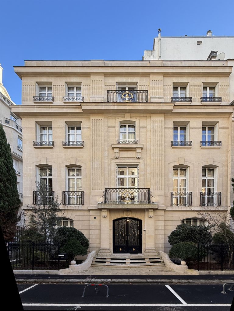 mansion (hôtel particulier) 10 Rooms for sale on PARIS (75016)