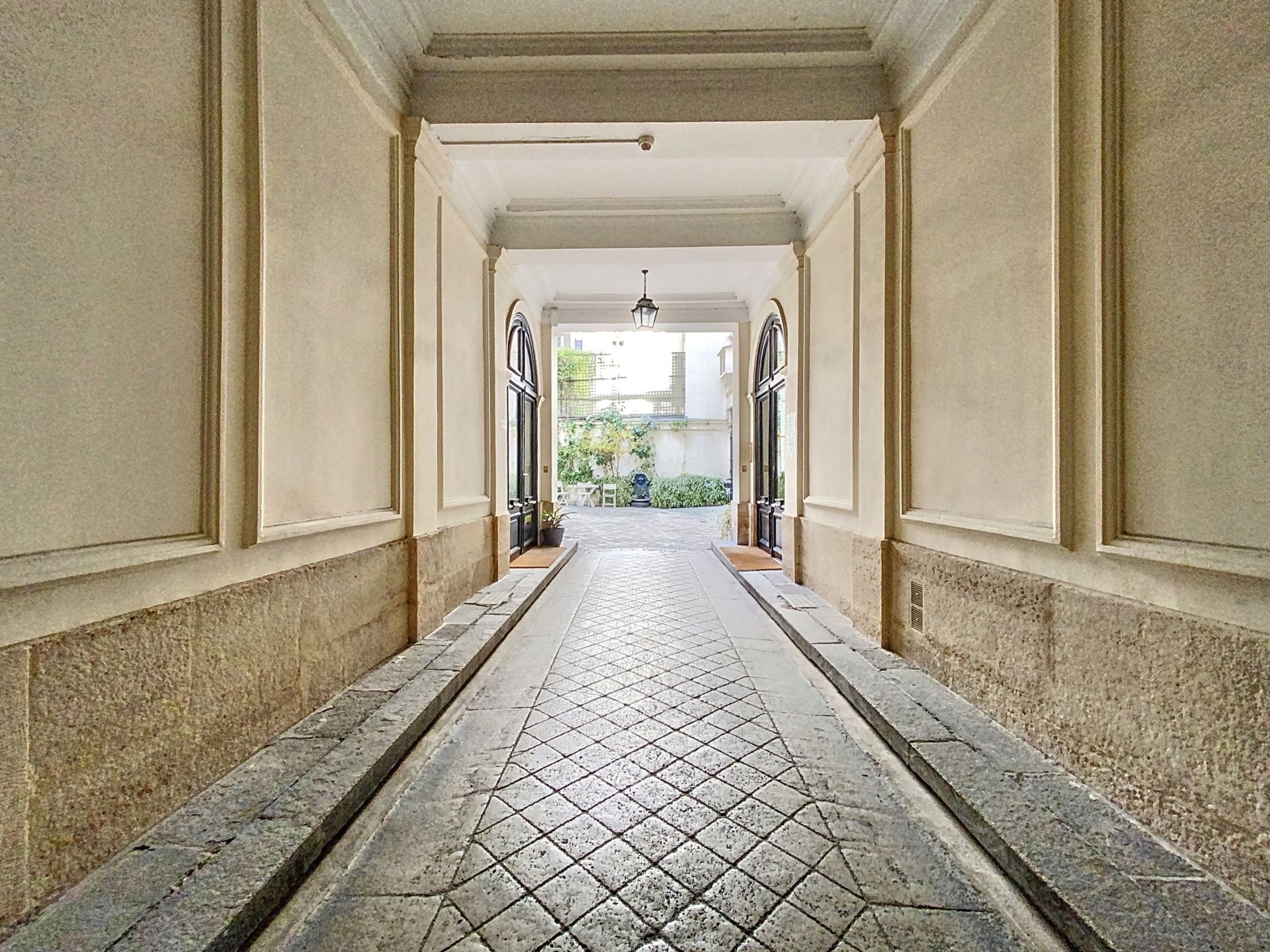 apartment 6 Rooms for sale on PARIS (75008)