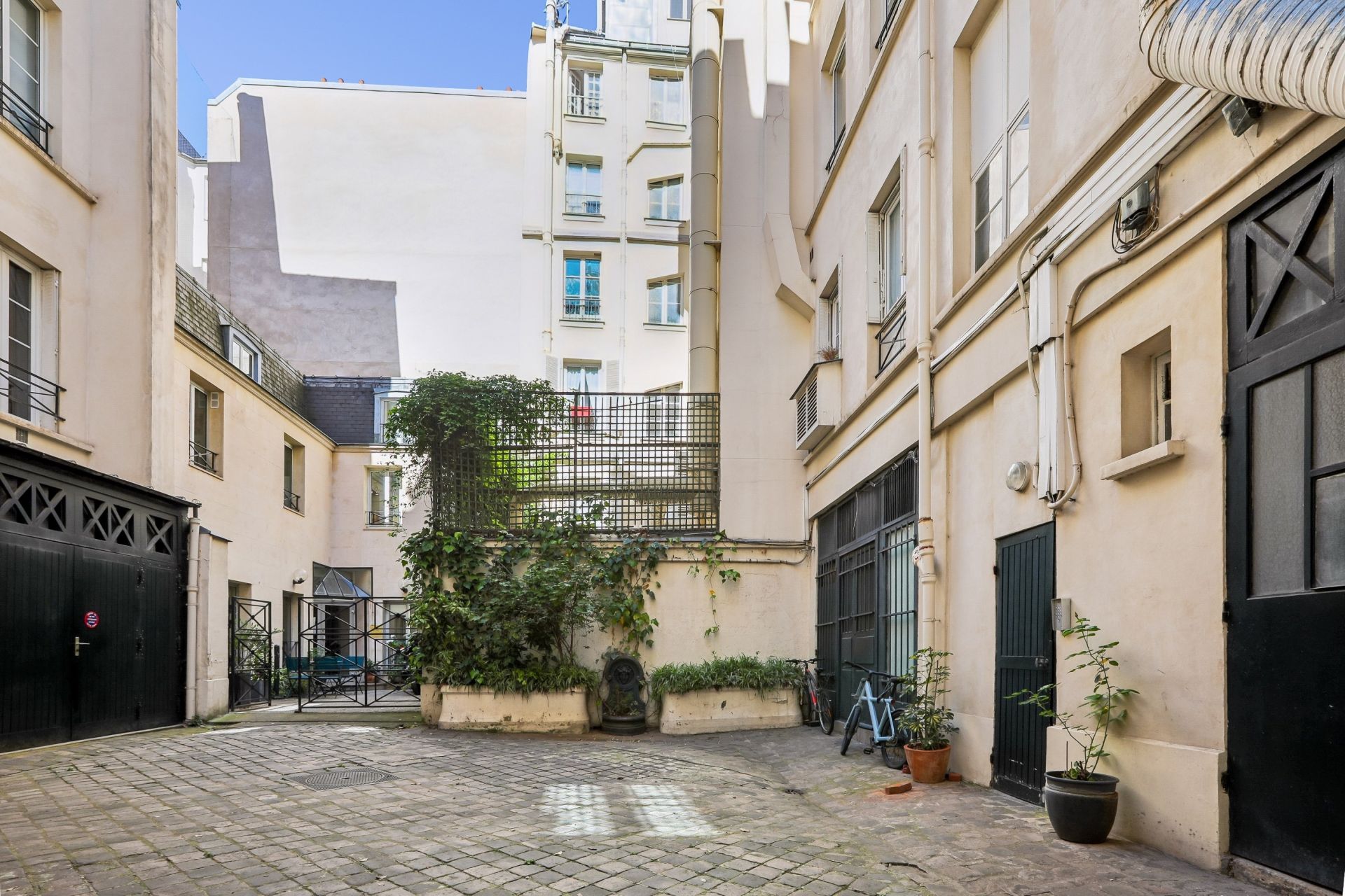 apartment 6 Rooms for sale on PARIS (75008)