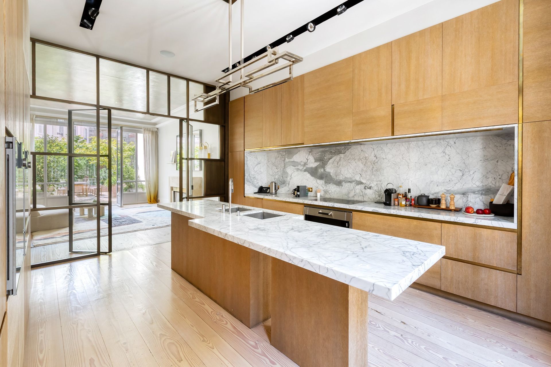 hôtel particulier 15 Pièces en vente sur PARIS (75017)