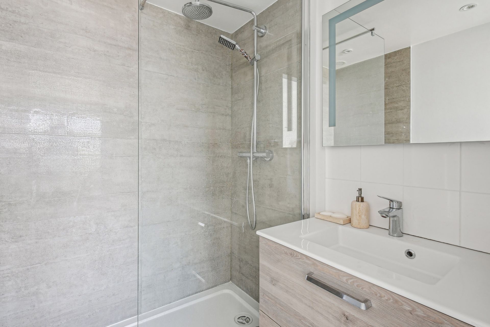 apartment 2 Rooms for sale on PARIS (75015)