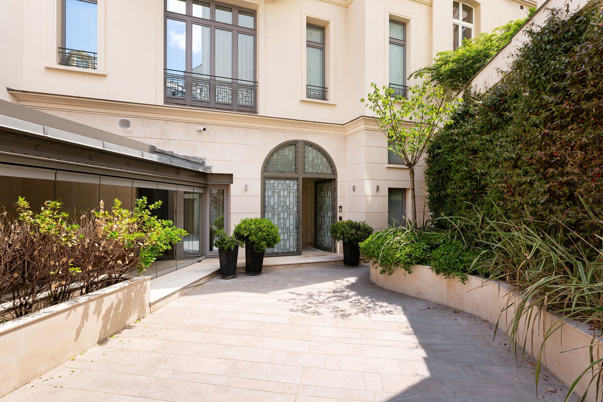 hôtel particulier 14 Pièces en vente sur PARIS (75116)