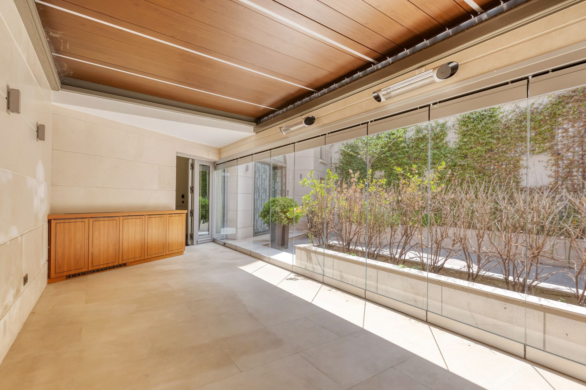 mansion (hôtel particulier) 14 Rooms for sale on PARIS (75116)