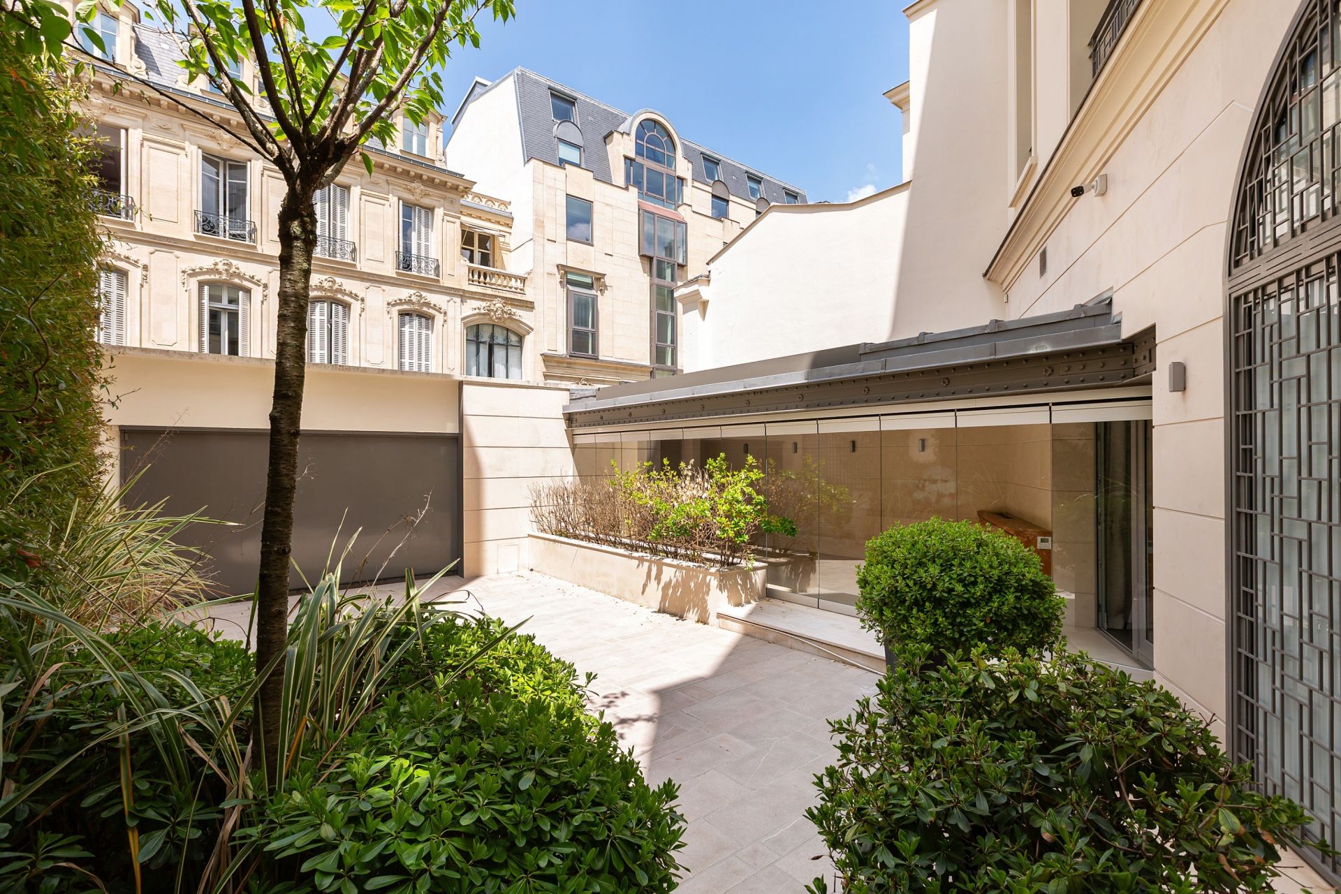 hôtel particulier 14 Pièces en vente sur PARIS (75116)