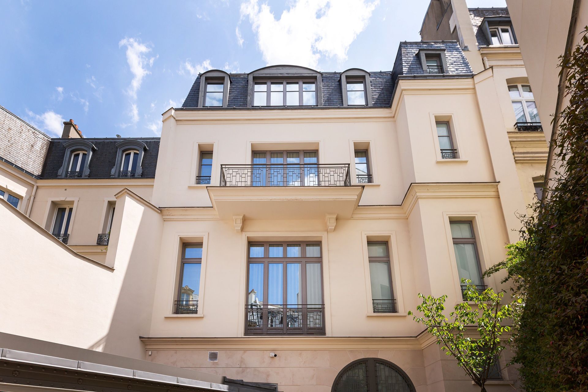 hôtel particulier 14 Pièces en vente sur PARIS (75116)