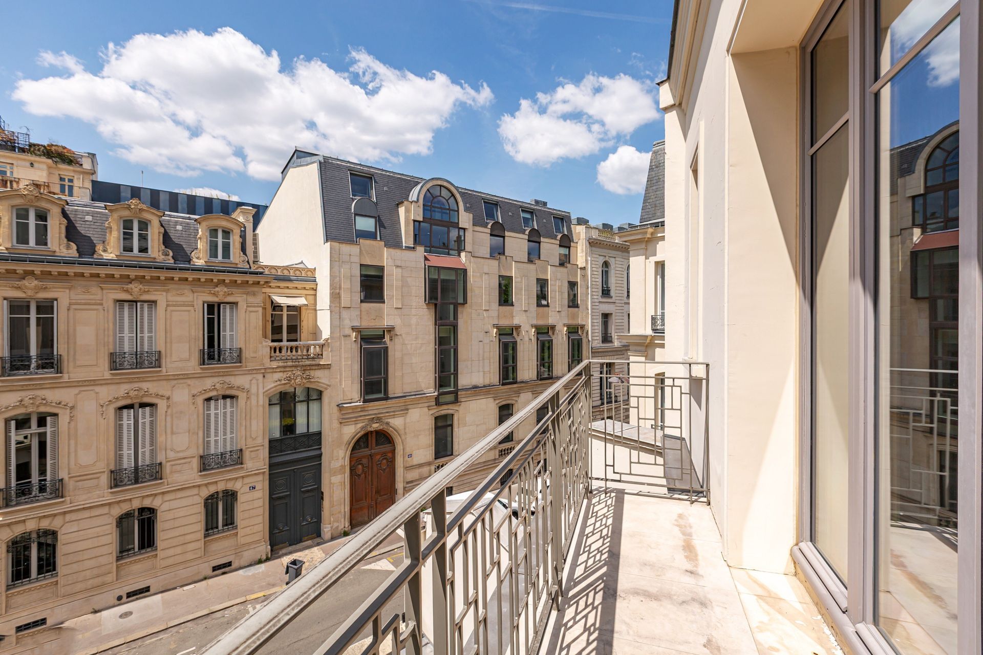 mansion (hôtel particulier) 14 Rooms for sale on PARIS (75116)