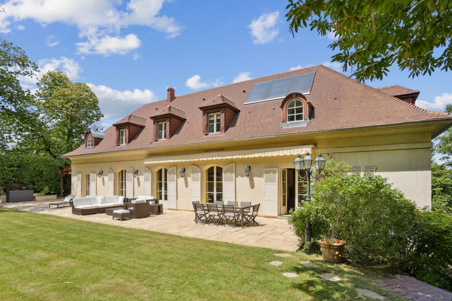 property 14 Rooms for sale on VILLE D AVRAY (92410)