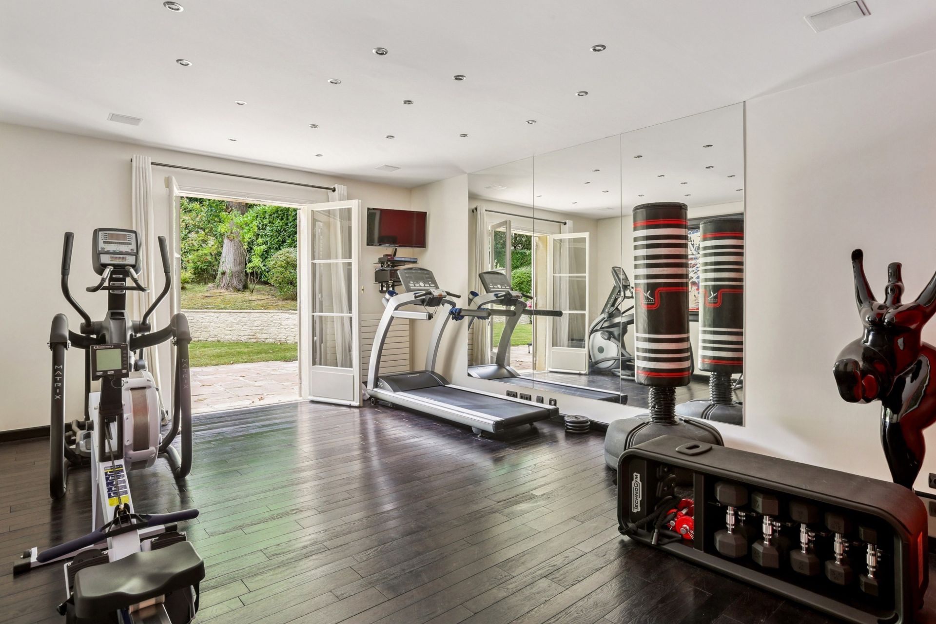 property 14 Rooms for sale on VILLE D AVRAY (92410)